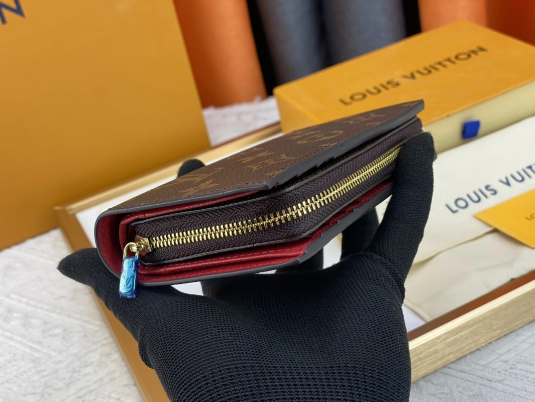 Louis Vuitton AAA Quality Wallets Breathable 7062 - Image 4
