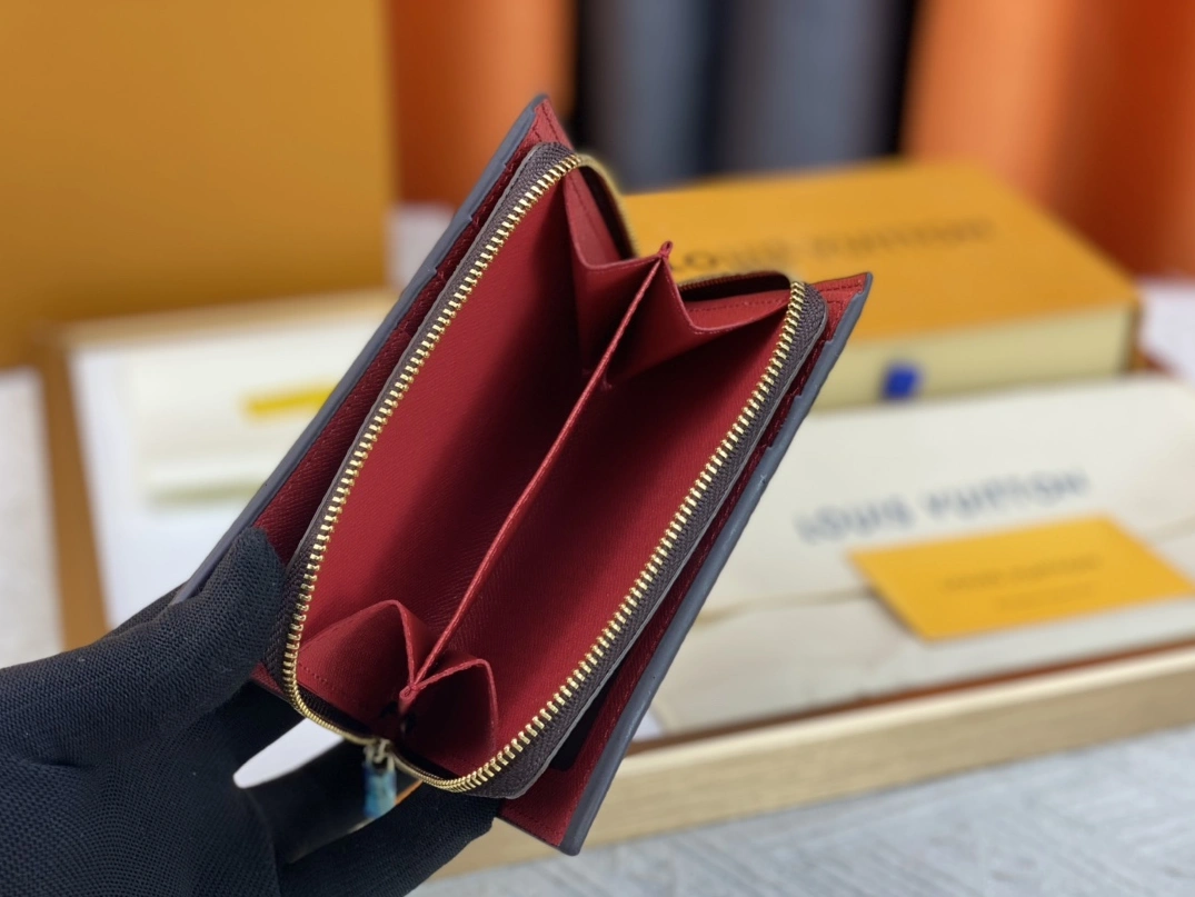 Louis Vuitton AAA Quality Wallets Breathable 7062 - Image 7