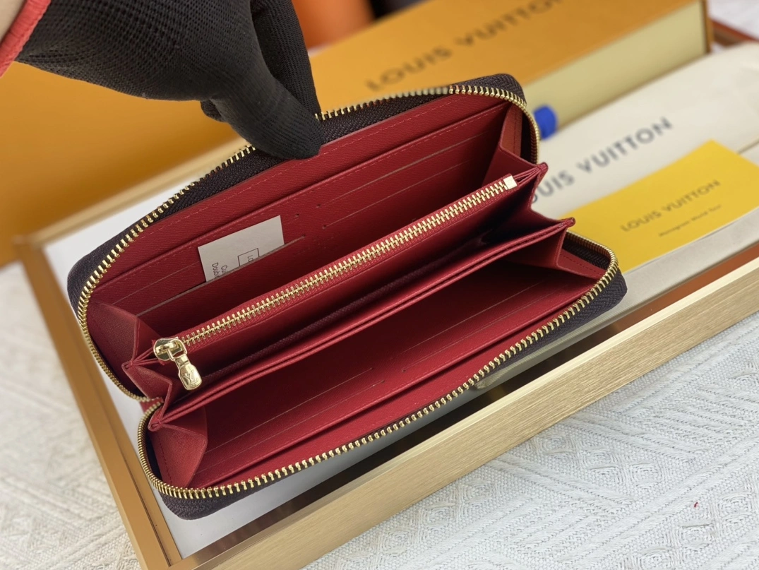 Louis Vuitton AAA Quality Wallets Comfortable 3593 - Image 7