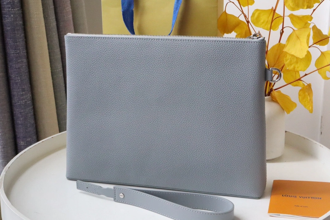 Louis Vuitton AAA Quality Wallets For Unisex SportInspired 4450