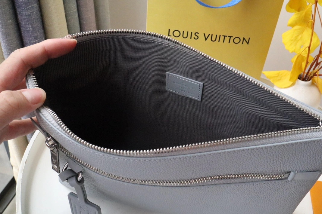 Louis Vuitton AAA Quality Wallets For Unisex SportInspired 4450 - Image 8