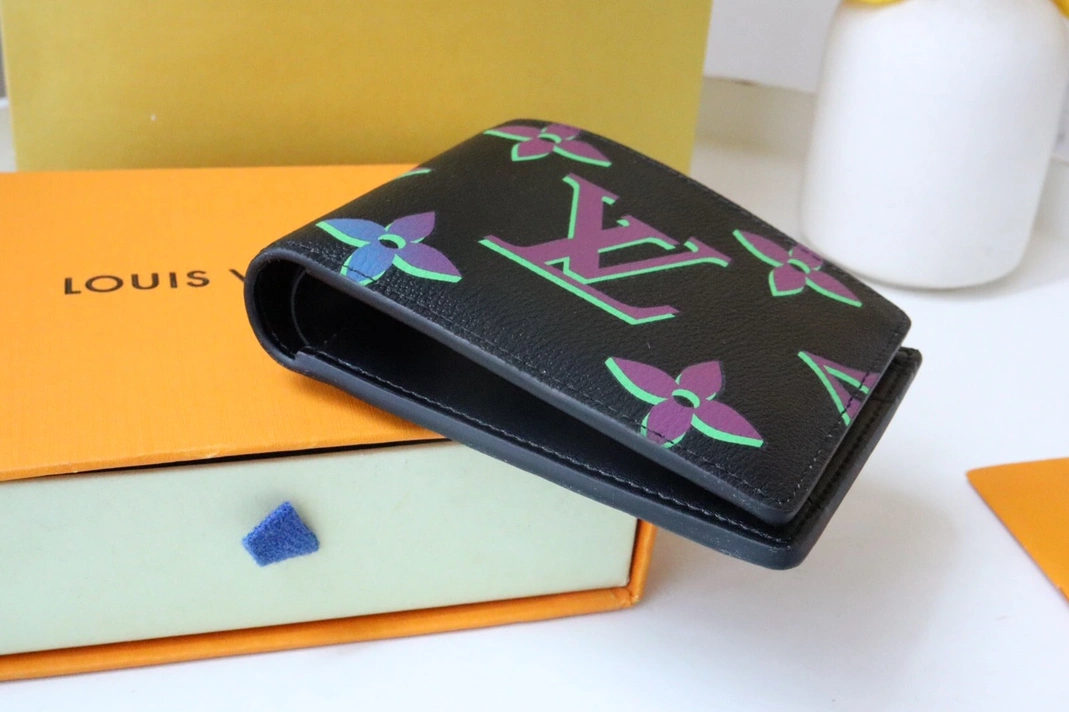 Louis Vuitton AAA Quality Wallets Modern 2004 - Image 3