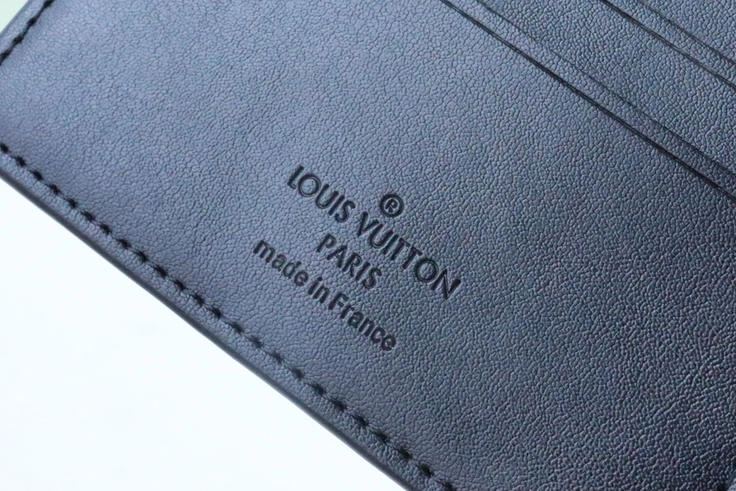Louis Vuitton AAA Quality Wallets Modern 2004 - Image 6