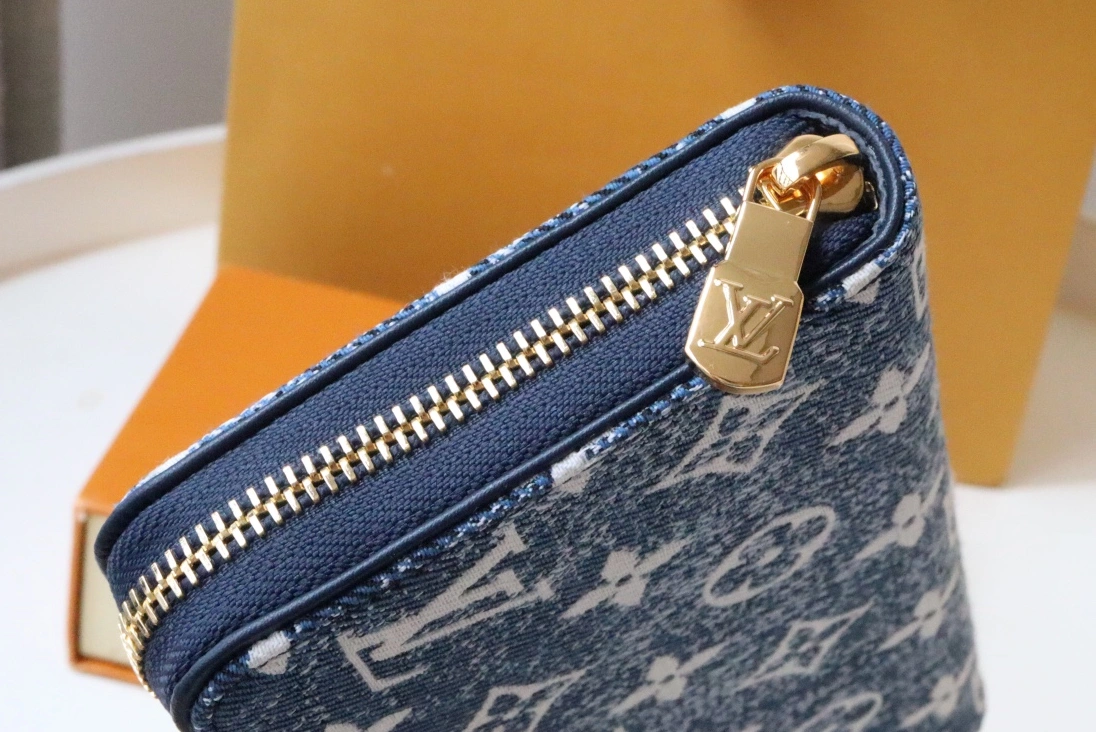 Louis Vuitton AAA Quality Wallets Refined 9487 - Image 3