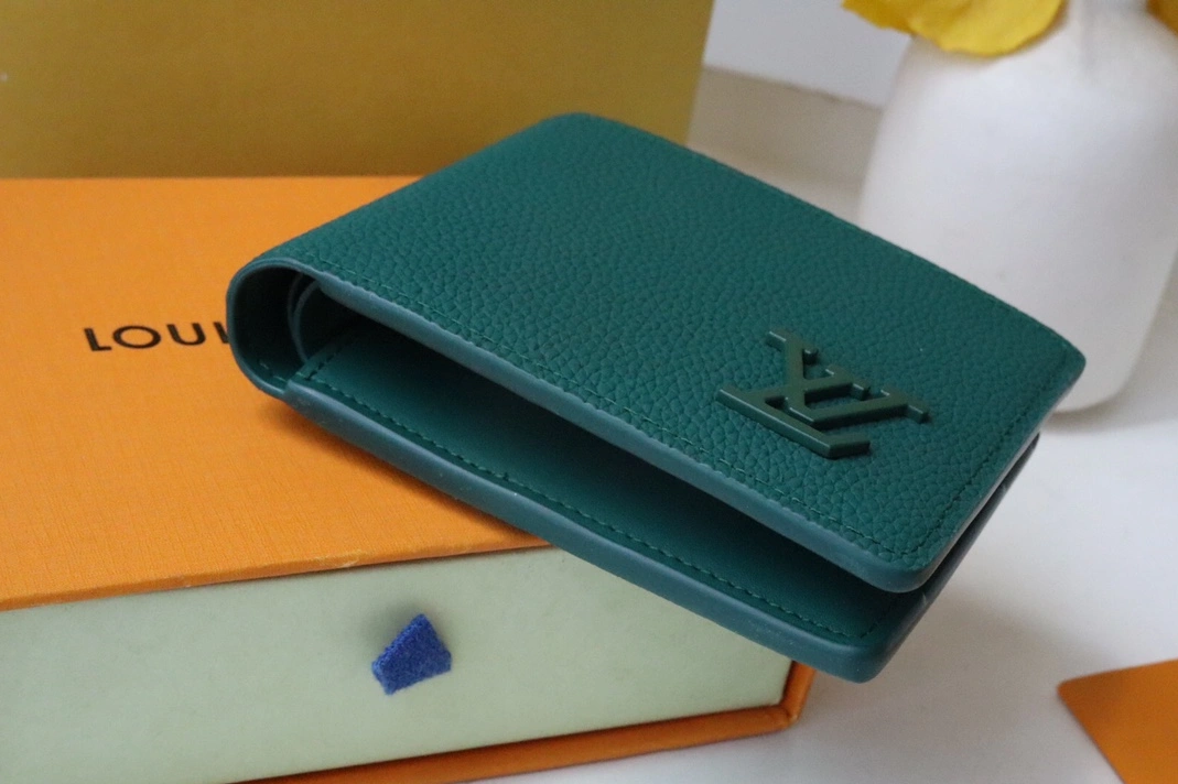 Louis Vuitton AAA Quality Wallets Resilient 524 - Image 3