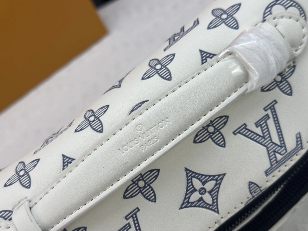 Louis Vuitton LV AAA Quality Belt Bags For Unisex GoodFit 7132 - Image 7