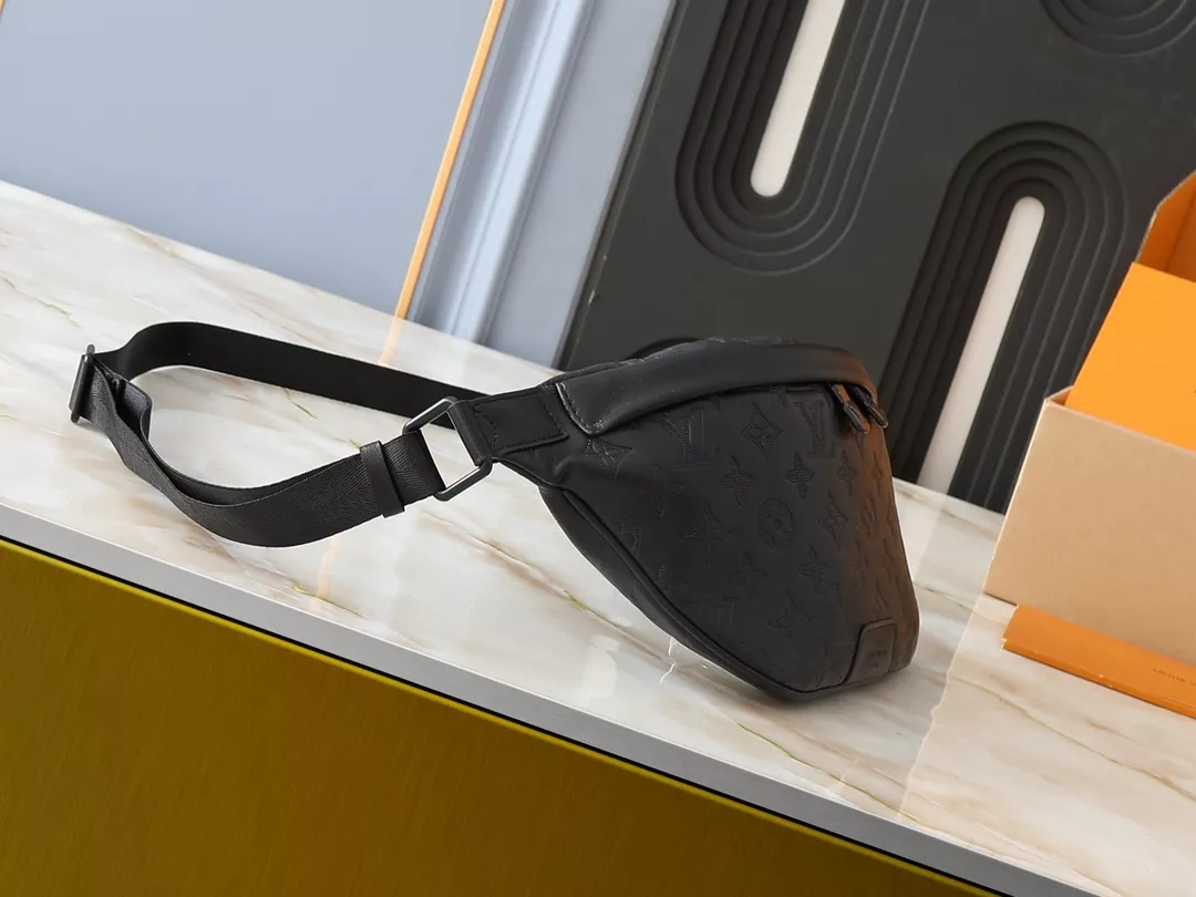 Louis Vuitton LV AAA Quality Belt Bags For Unisex Vibrant 6225