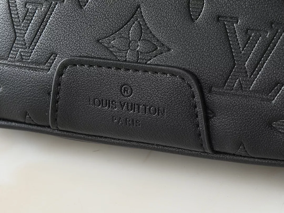 Louis Vuitton LV AAA Quality Belt Bags For Unisex Vibrant 6225 - Image 5