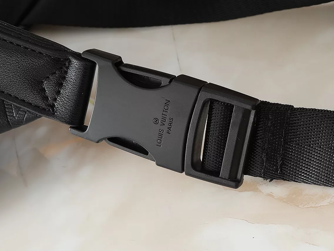 Louis Vuitton LV AAA Quality Belt Bags For Unisex Vibrant 6225 - Image 6