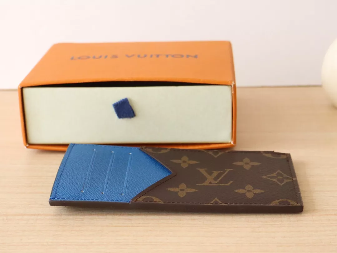 Louis Vuitton LV Card Case Cozy 7016 - Image 4