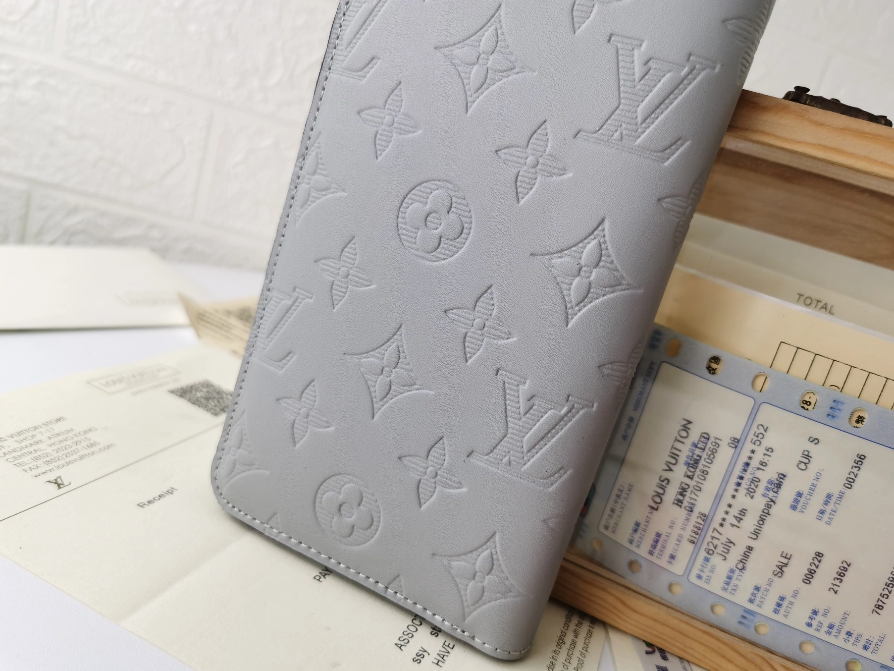 Louis Vuitton LV Card Case For Unisex Sleek 5159 - Image 5