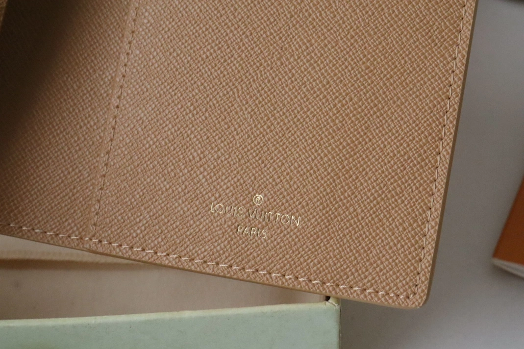 Louis Vuitton LV Card Case NewStyle 9916 - Image 4