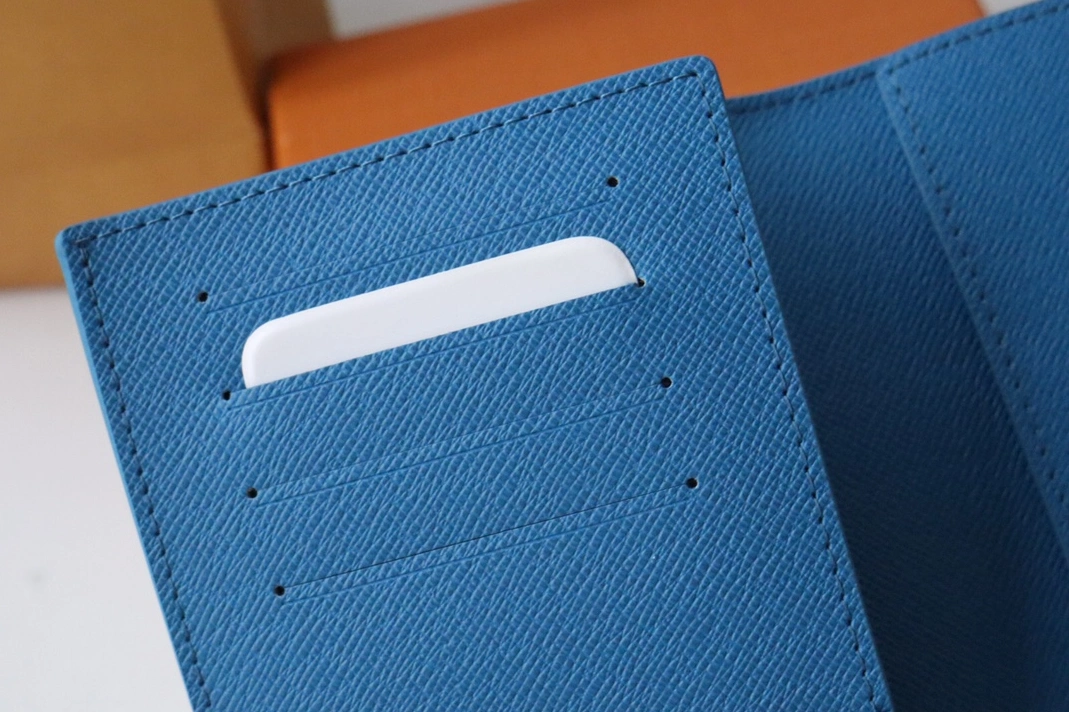 Louis Vuitton LV Card Case WellDesigned 4888 - Image 7