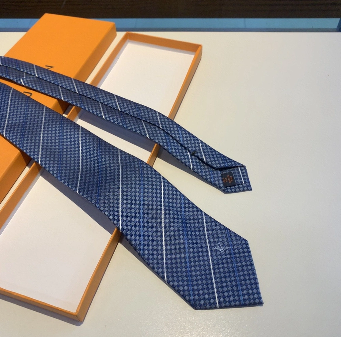 Louis Vuitton LV Necktie For Men Soft 4278 - Image 3