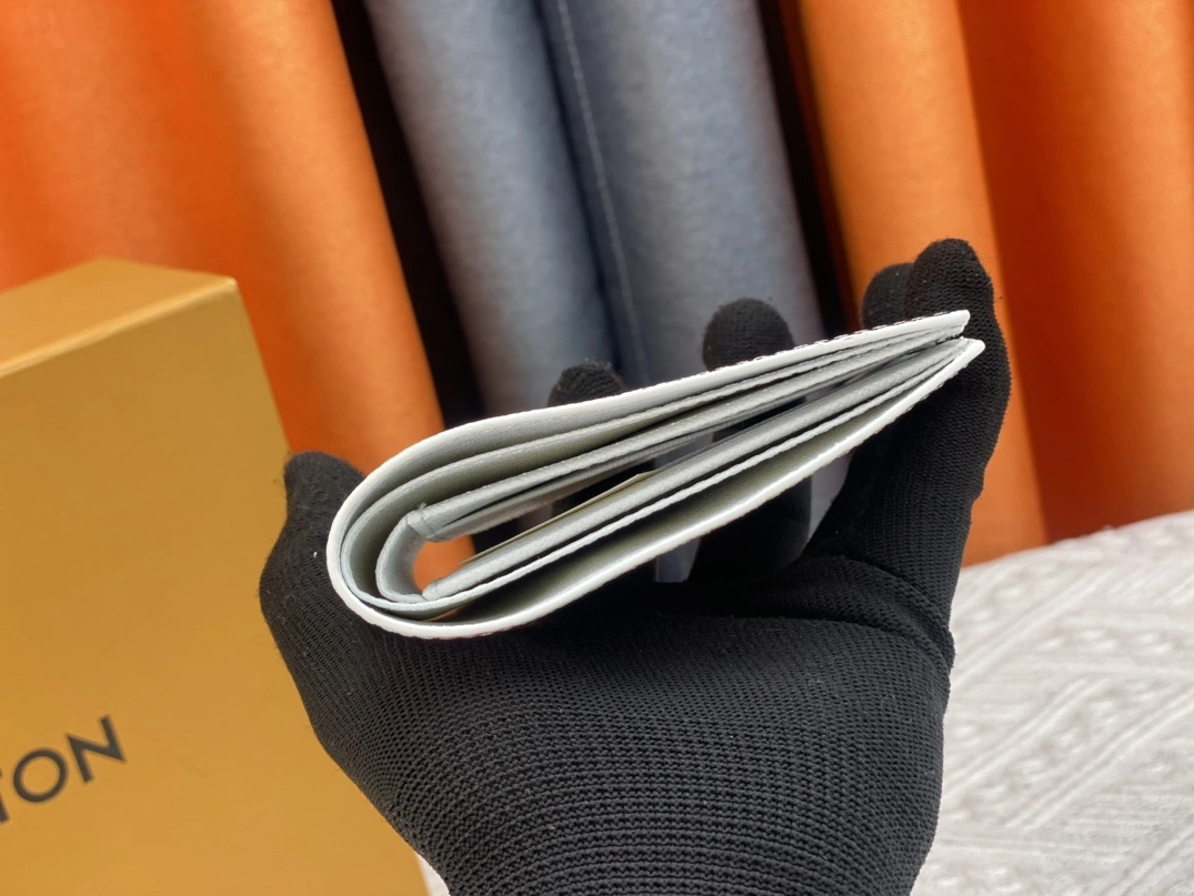 Louis Vuitton LV Wallets For Unisex Cozy 1177 - Image 5