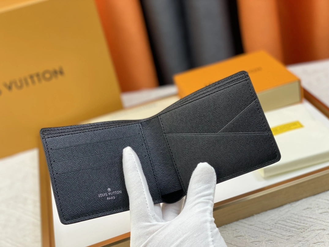 Louis Vuitton LV Wallets For Unisex Resilient 3830 - Image 3