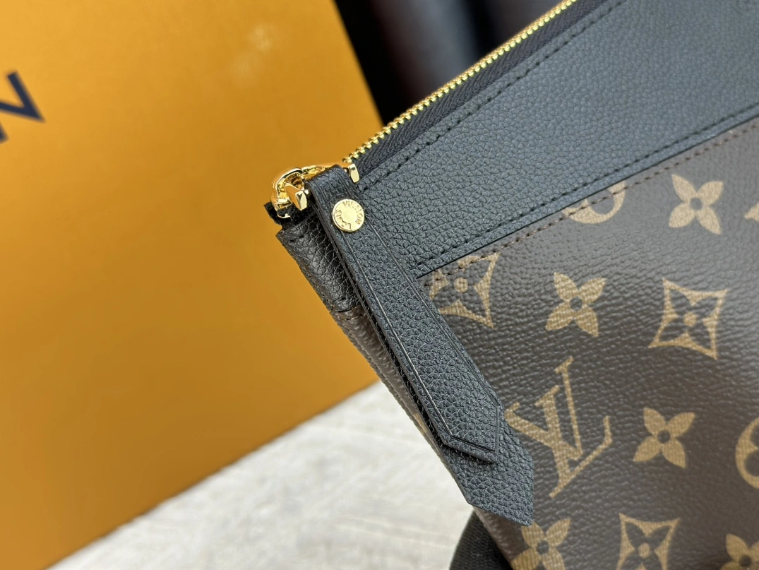 Louis Vuitton LV Wallets For Unisex Sophisticated 2415 - Image 5