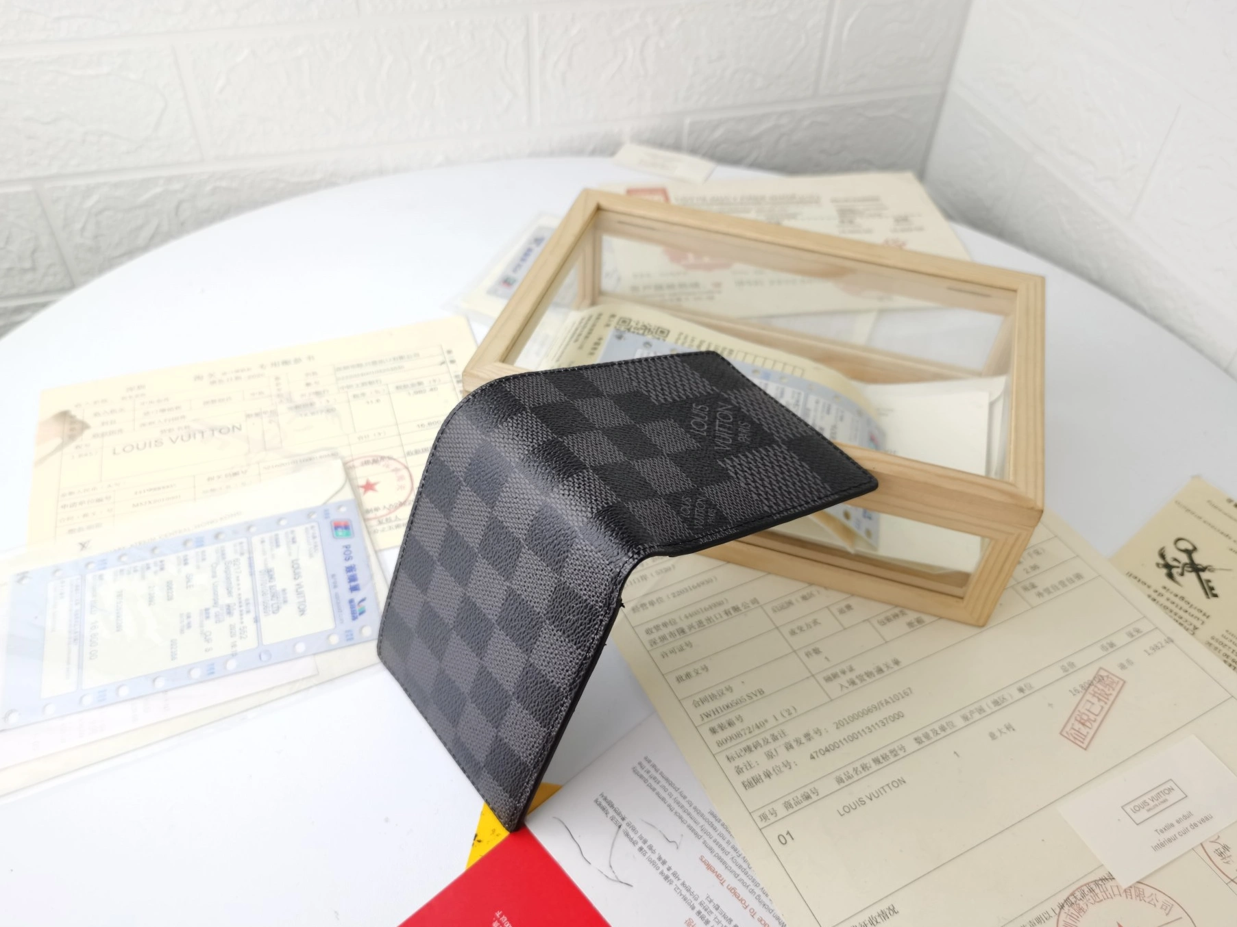 Louis Vuitton LV Wallets For Unisex Versatile 7064 - Image 4