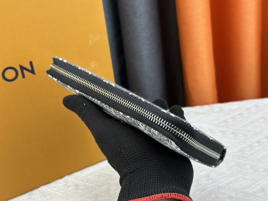 Louis Vuitton LV Wallets For Women SmartChoice 3378 - Image 3