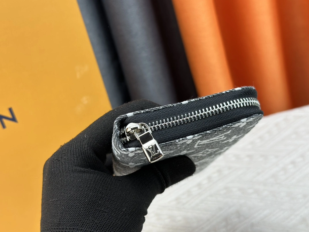 Louis Vuitton LV Wallets For Women SmartChoice 3378 - Image 5