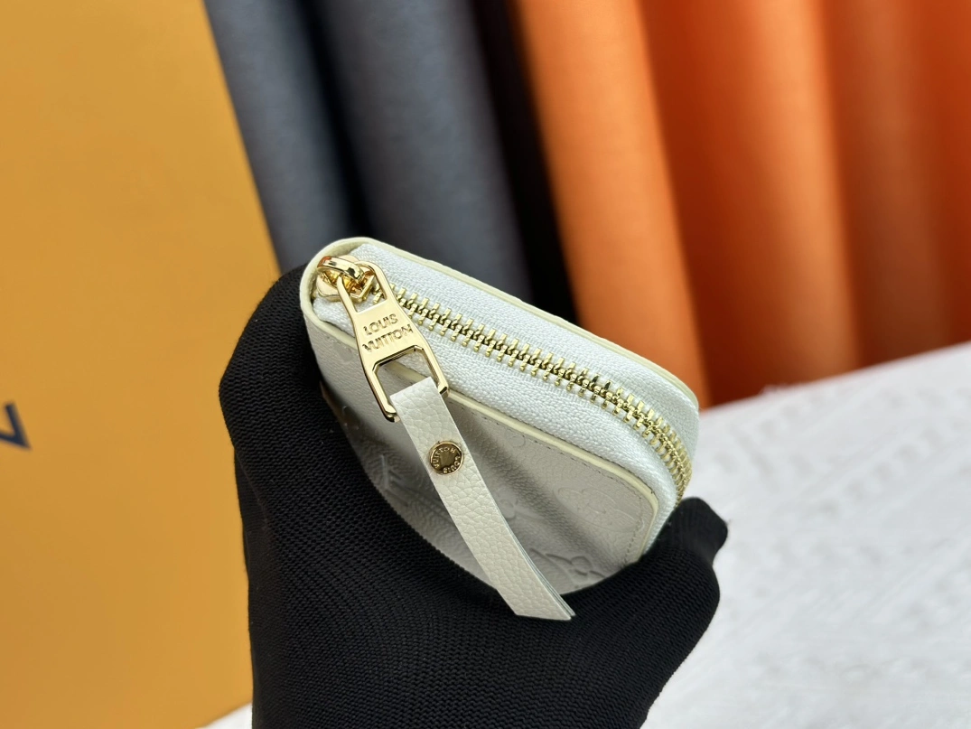 Louis Vuitton LV Wallets Minimalist 4546 - Image 6