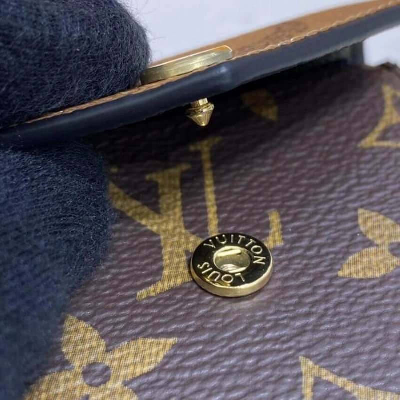 1 flat ba Louis Vuitton Monogram Zoe Wallet - Image 6