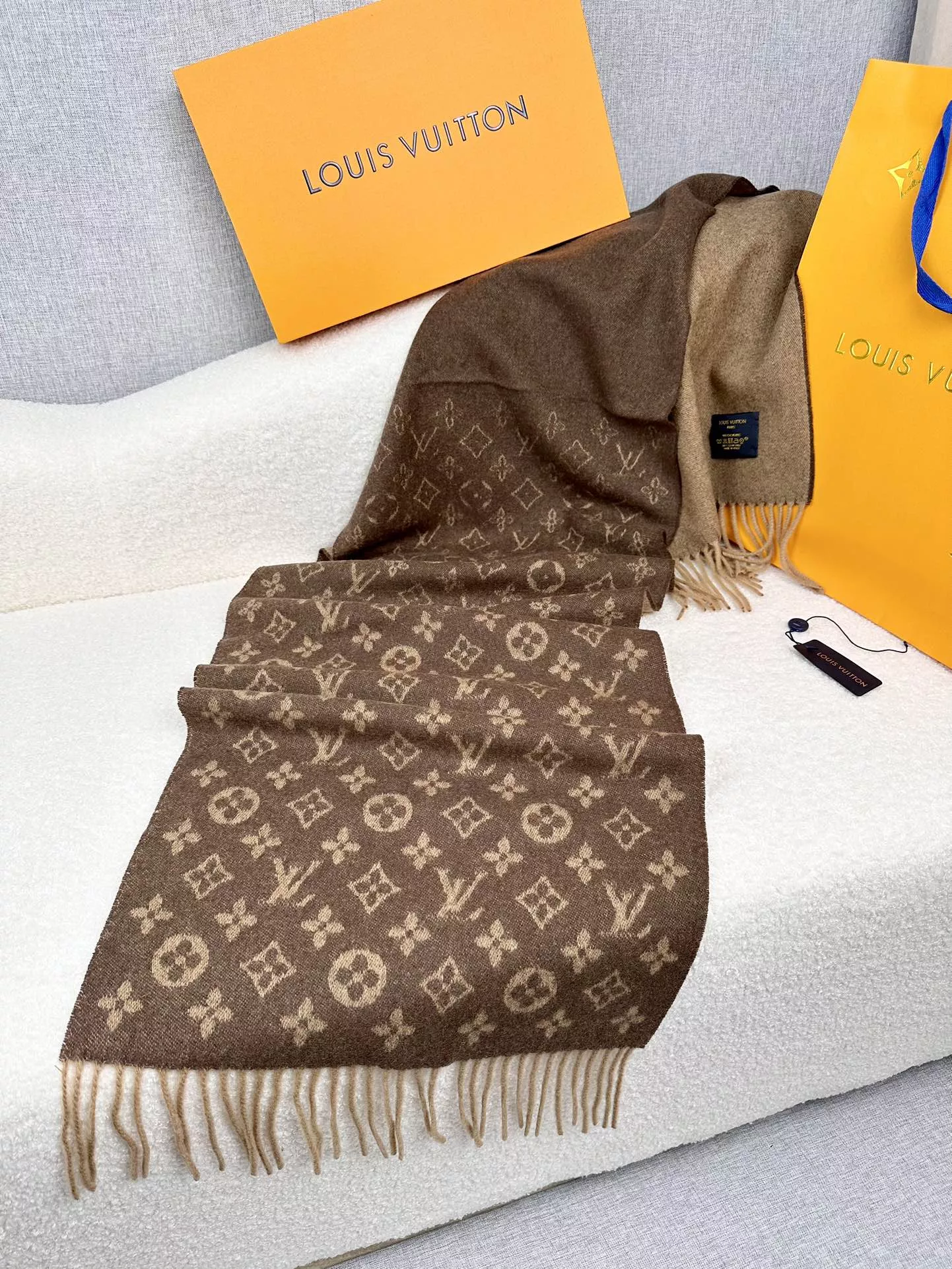 Louis Vuitton Scarf For Women Comfortable 7904 - Image 4