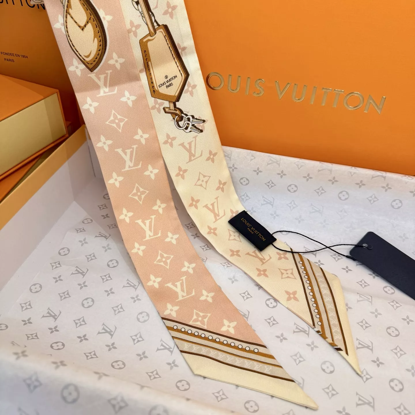 Louis Vuitton Silk Scarf Modern 4357
