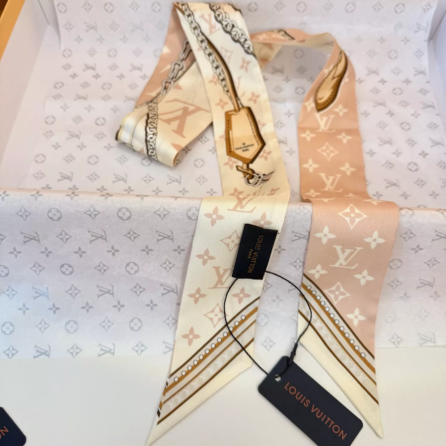 Louis Vuitton Silk Scarf Modern 4357 - Image 3
