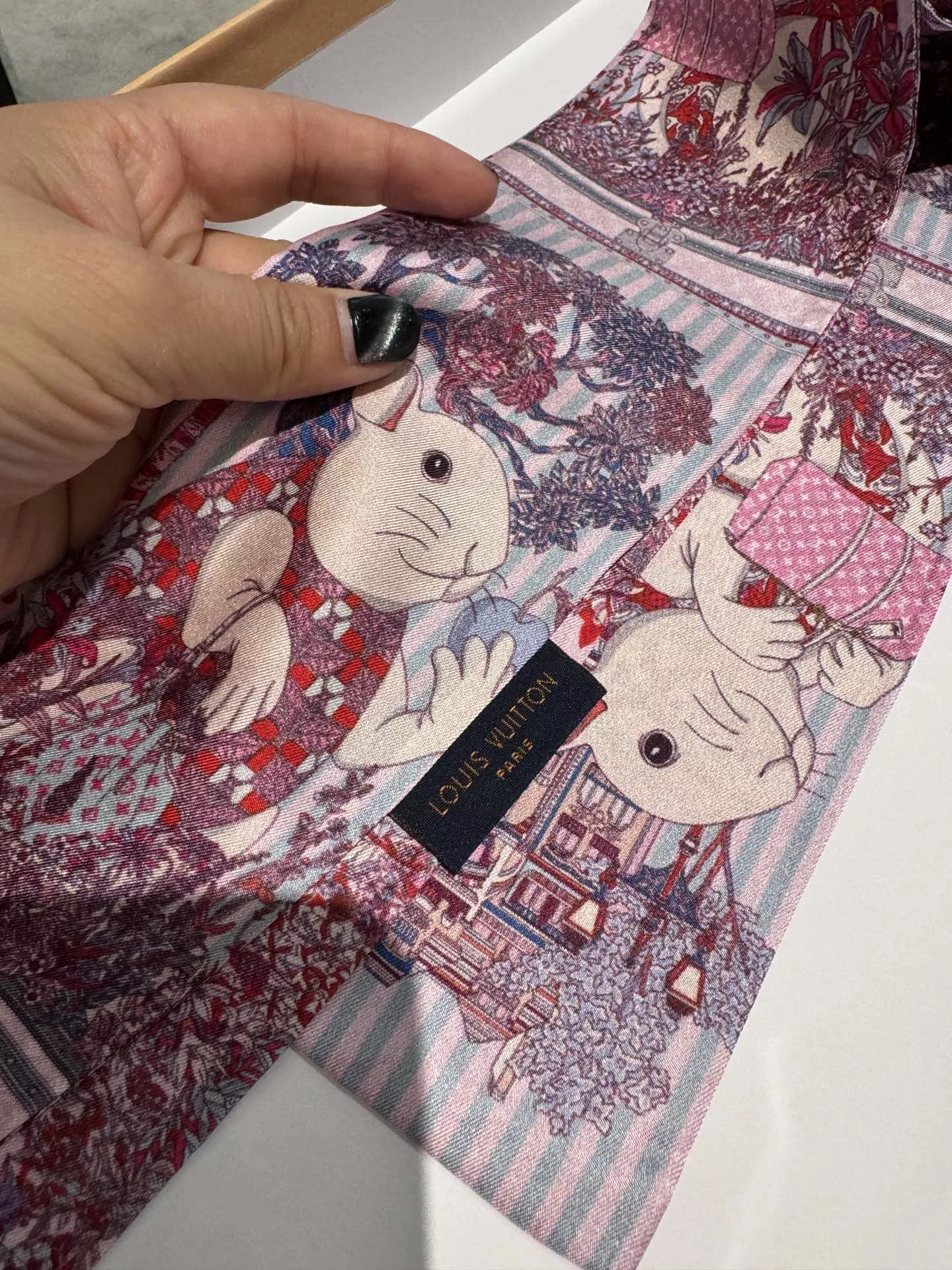 Louis Vuitton Silk Scarf Trendy 7529