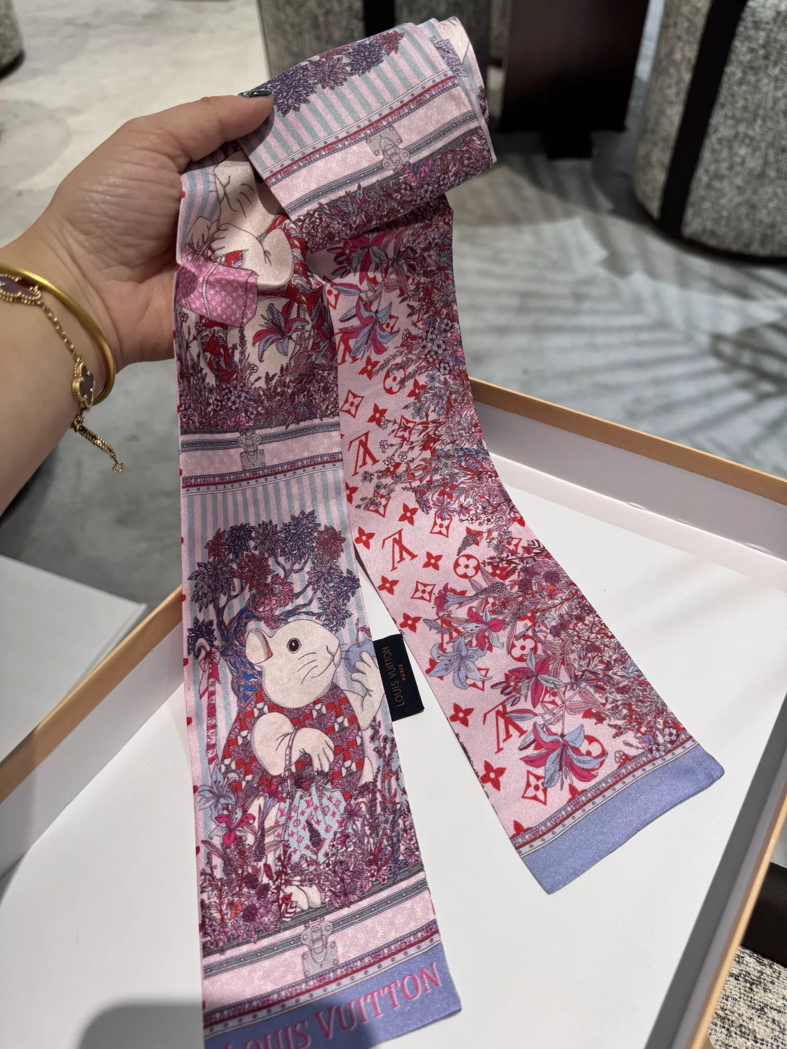 Louis Vuitton Silk Scarf Trendy 7529 - Image 3