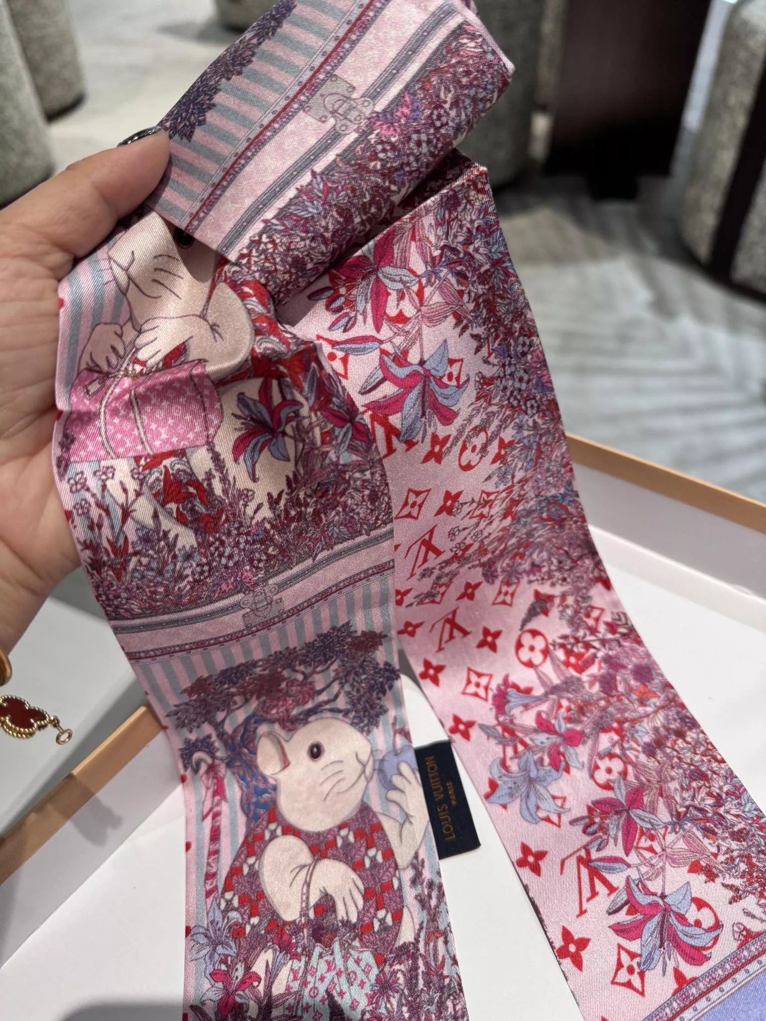 Louis Vuitton Silk Scarf Trendy 7529 - Image 4