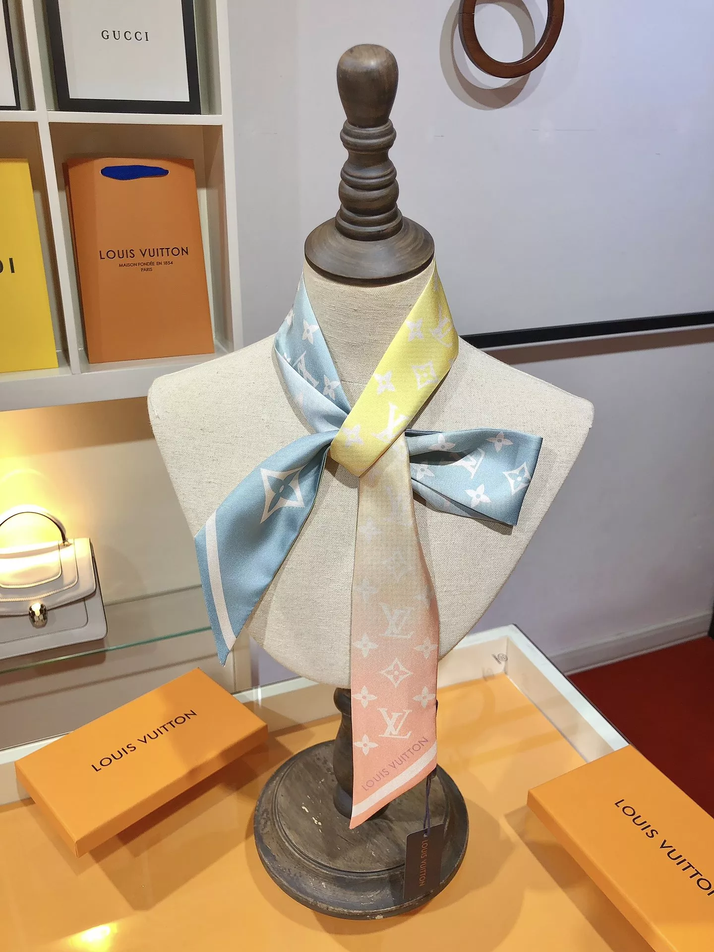 Louis Vuitton Silk Scarf WellDesigned 8888 - Image 5