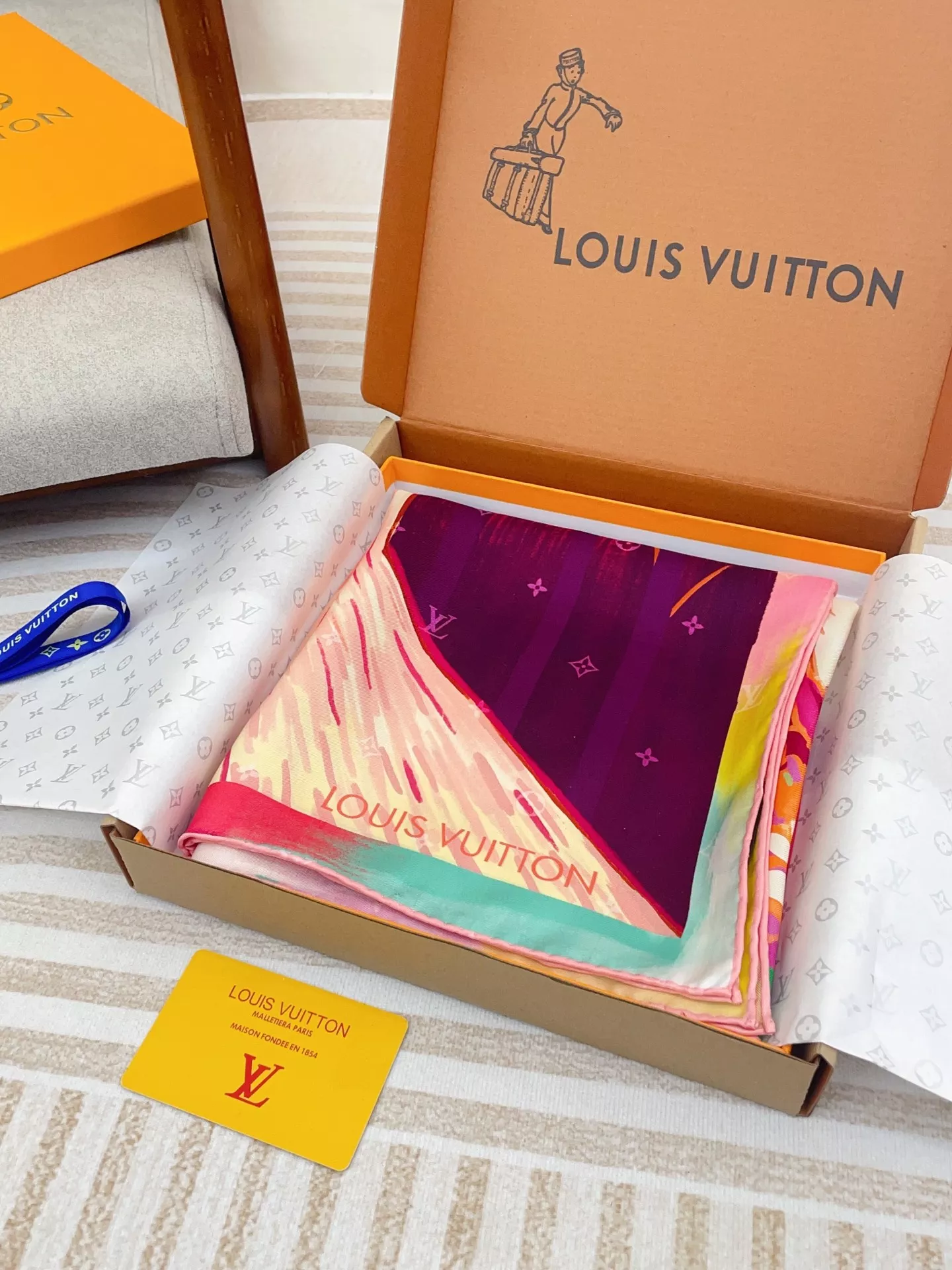 Louis Vuitton Silk Square Cozy 9081