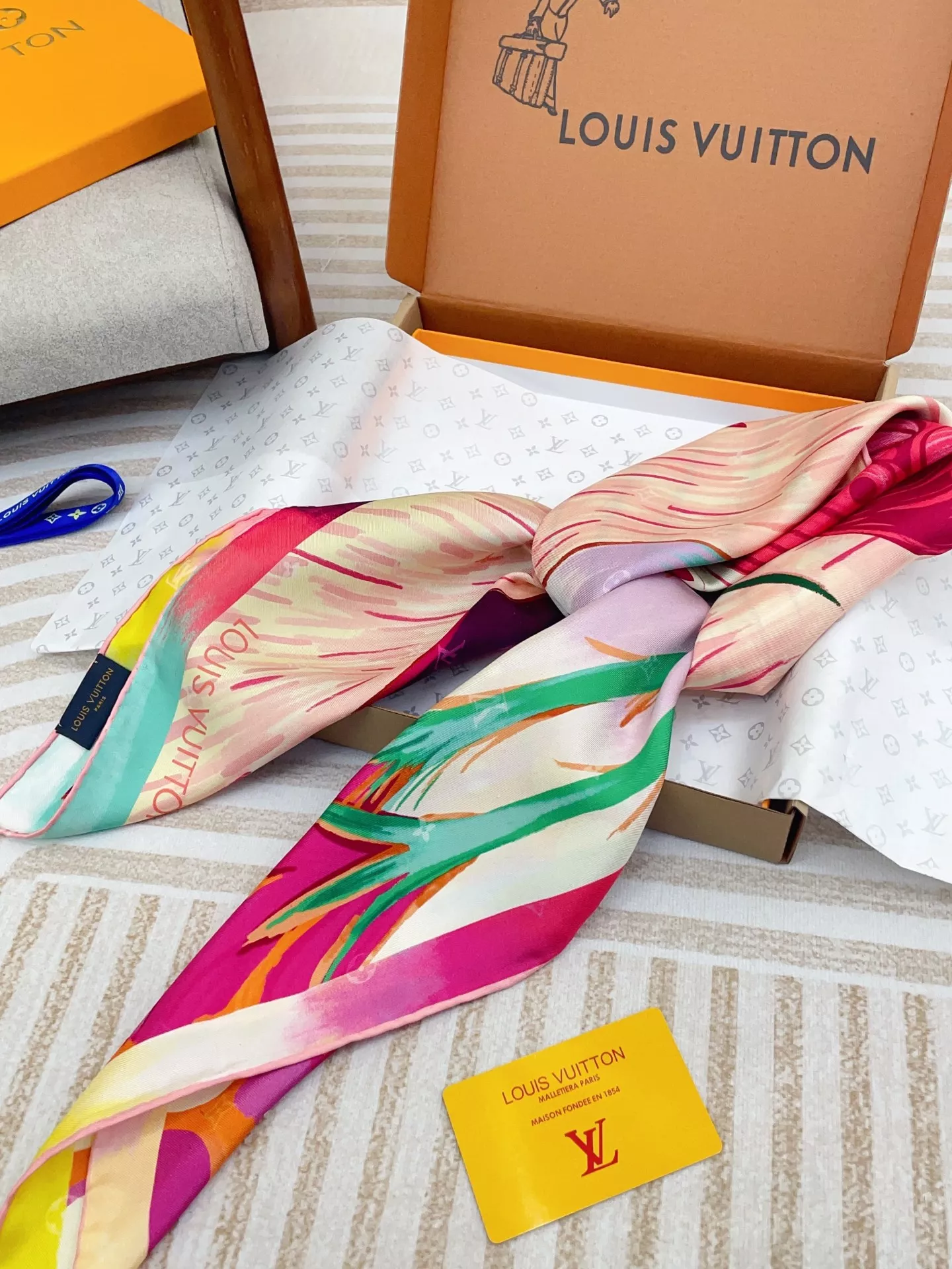 Louis Vuitton Silk Square Cozy 9081 - Image 3