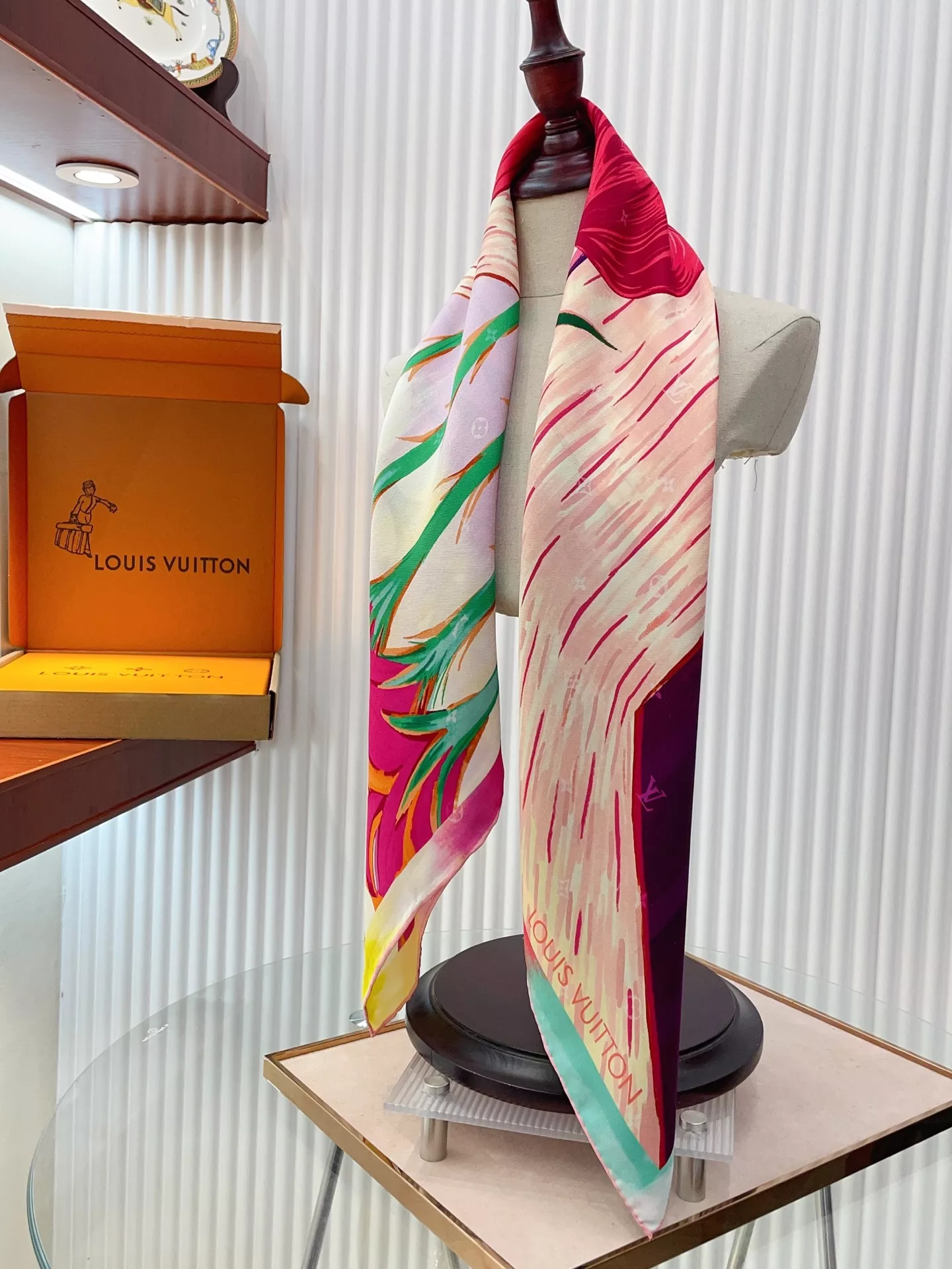 Louis Vuitton Silk Square Cozy 9081 - Image 5