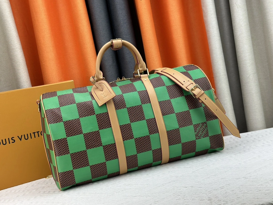 Louis Vuitton Travel Bags Cozy 8903