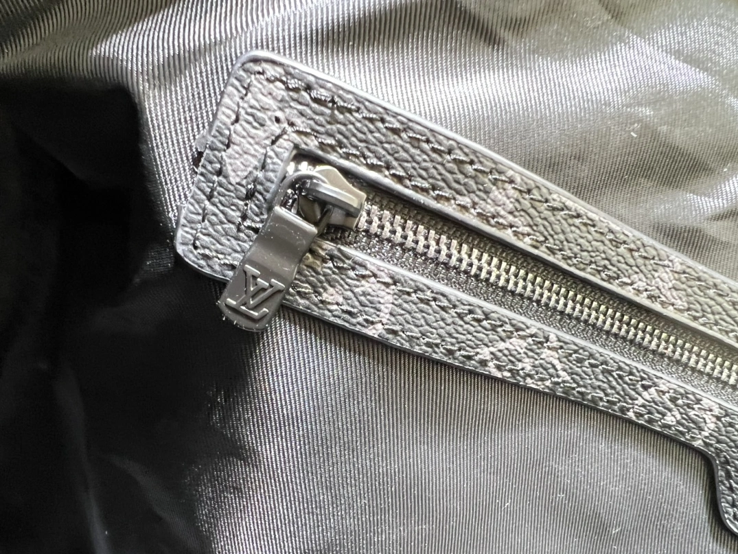 Louis Vuitton Travel Bags For Women Bold 922 - Image 7