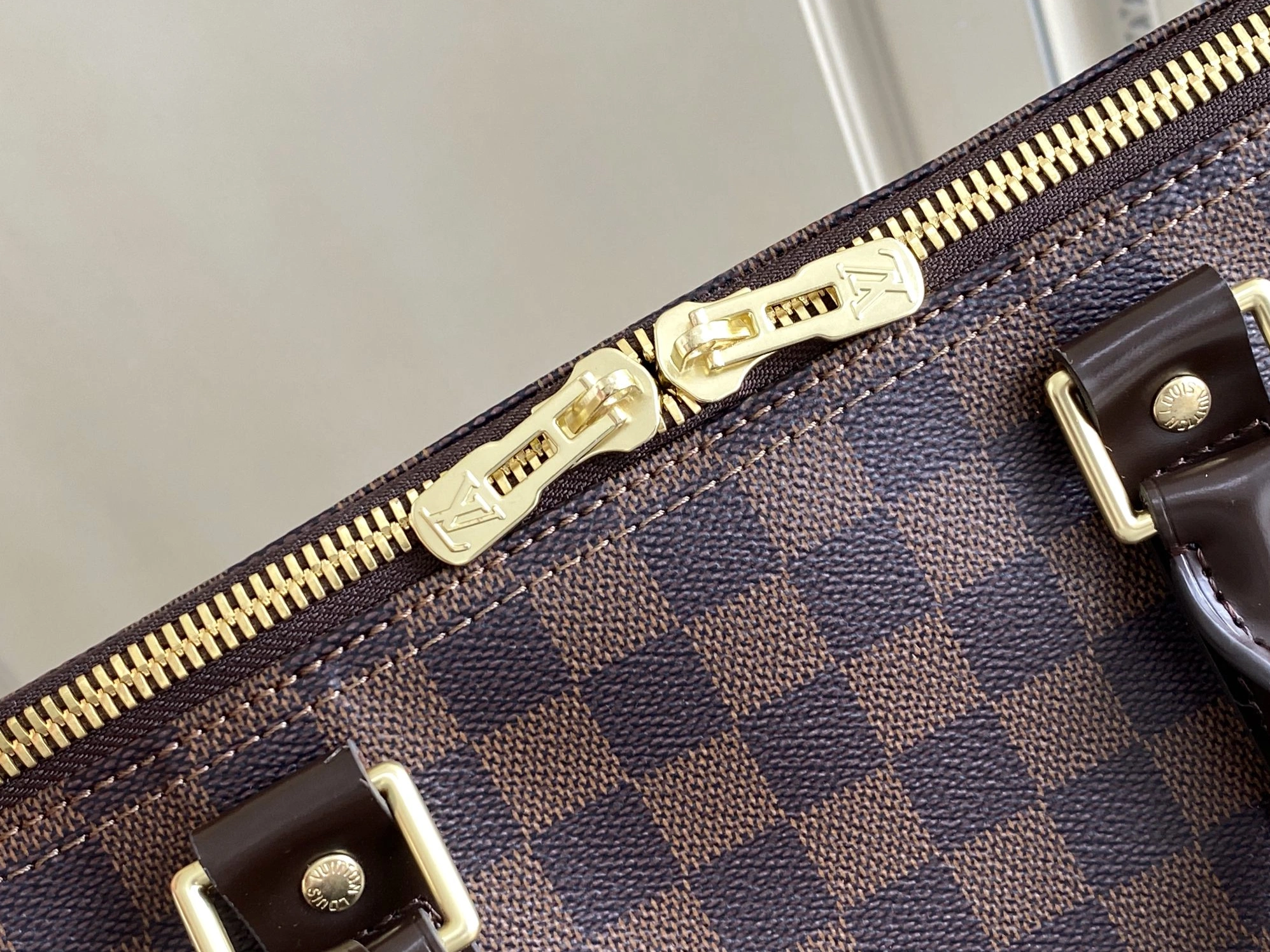 Louis Vuitton Travel Bags Sleek 8544 - Image 5