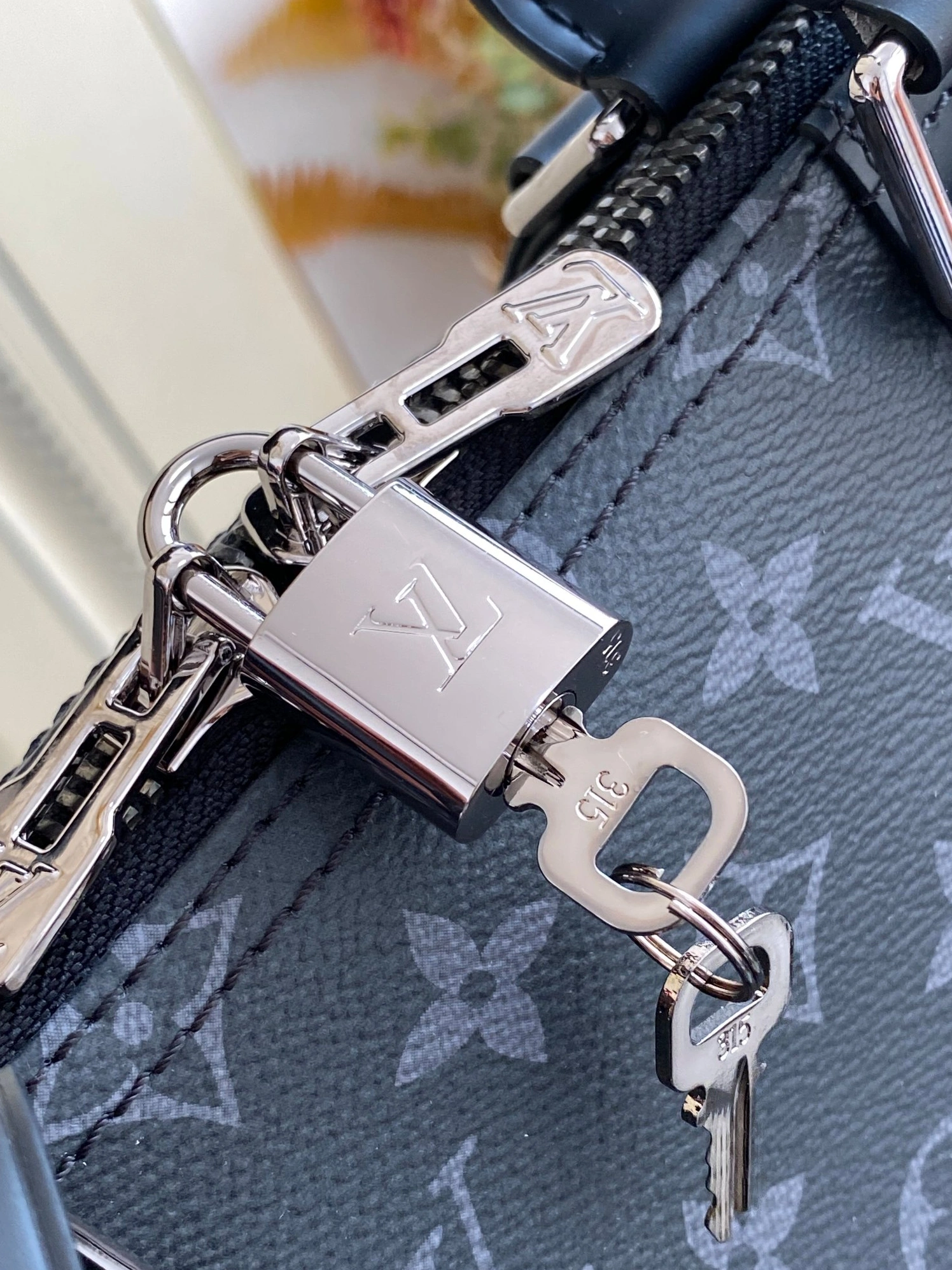 Louis Vuitton Travel Bags Unique 7280 - Image 3