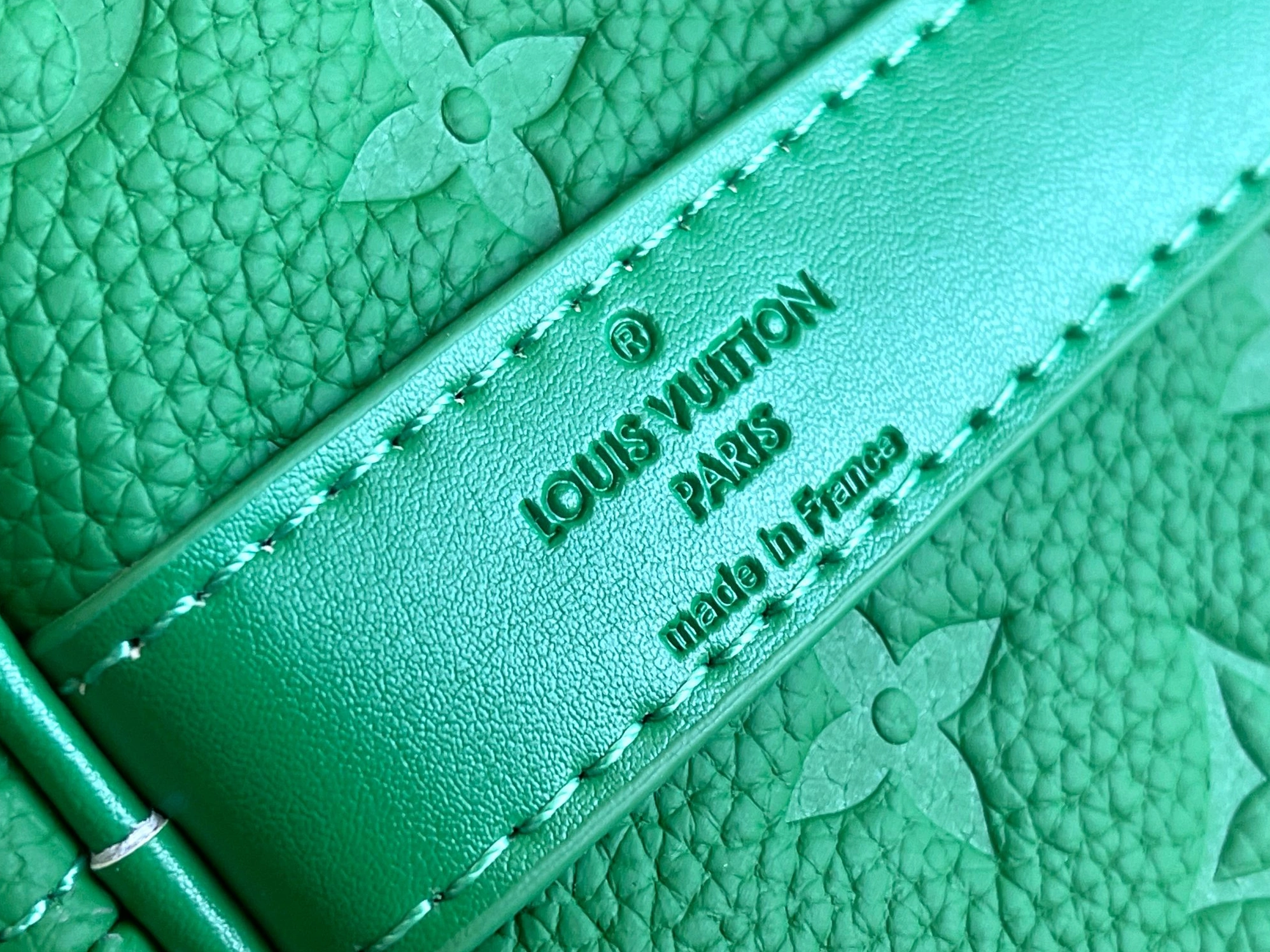 Louis Vuitton Travel Bags WellDesigned 388 - Image 8