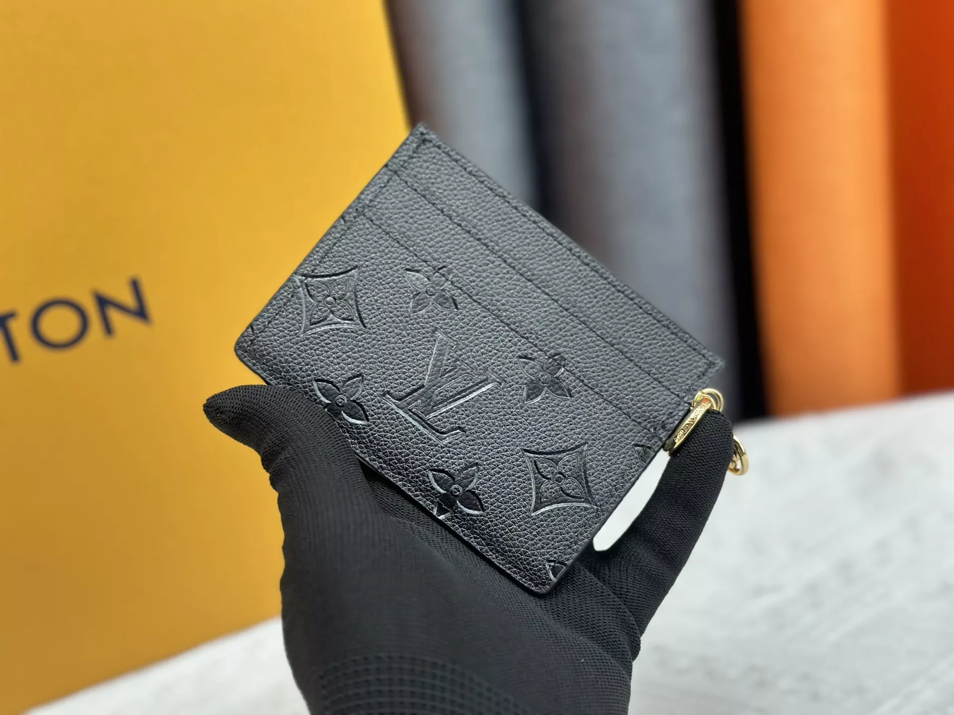 Modern 2913 Louis Vuitton LV Card Case For Women