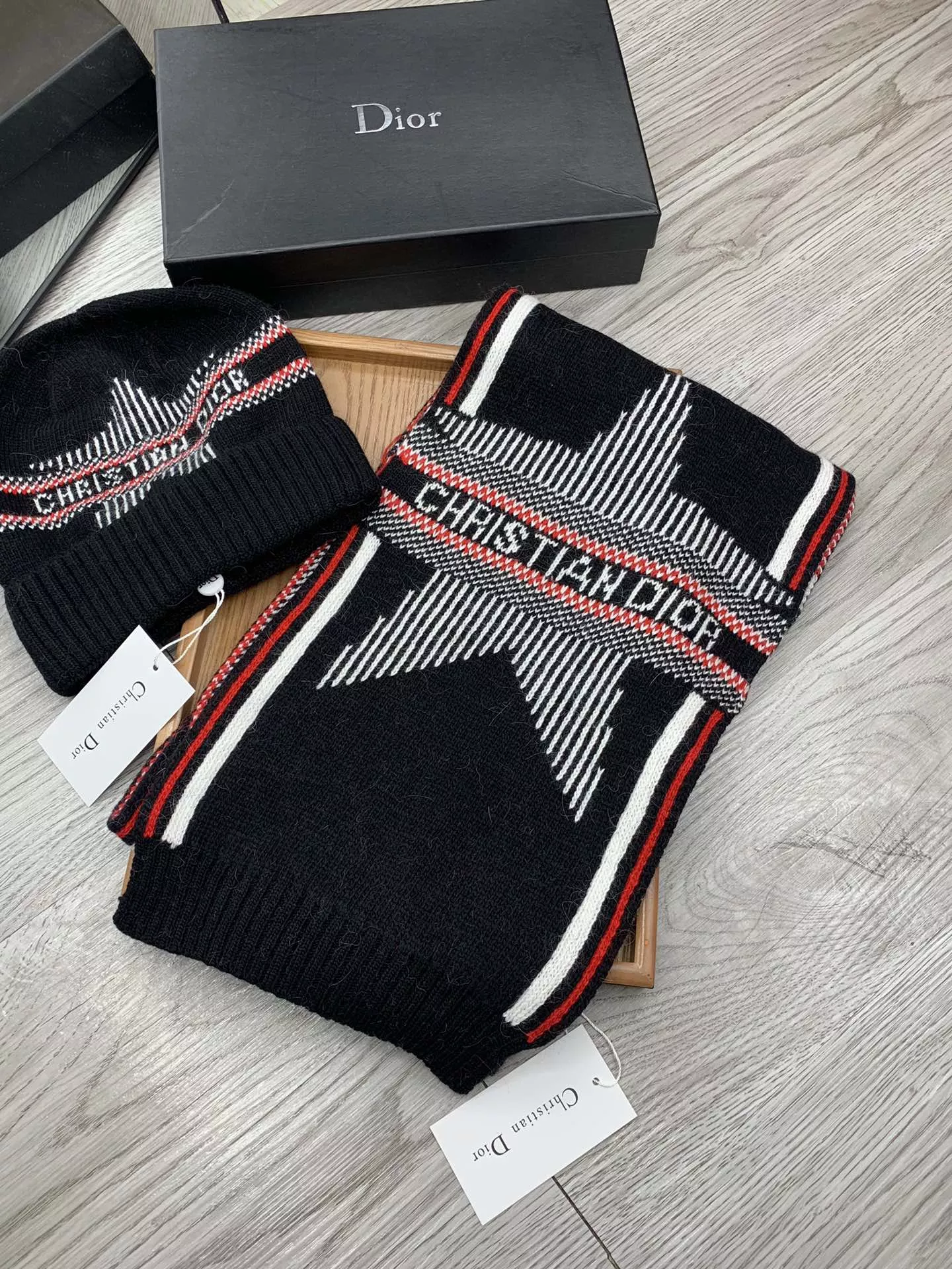 Modern 4063 Christian Dior Hat and Scarf Set - Image 3