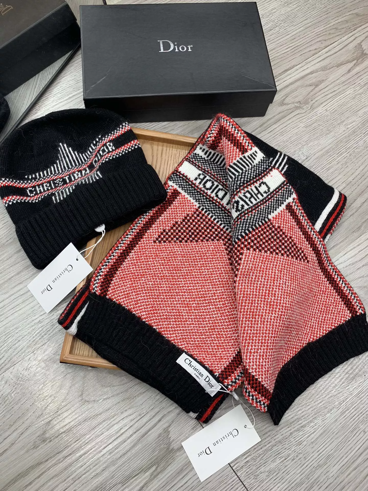 Modern 4063 Christian Dior Hat and Scarf Set - Image 5