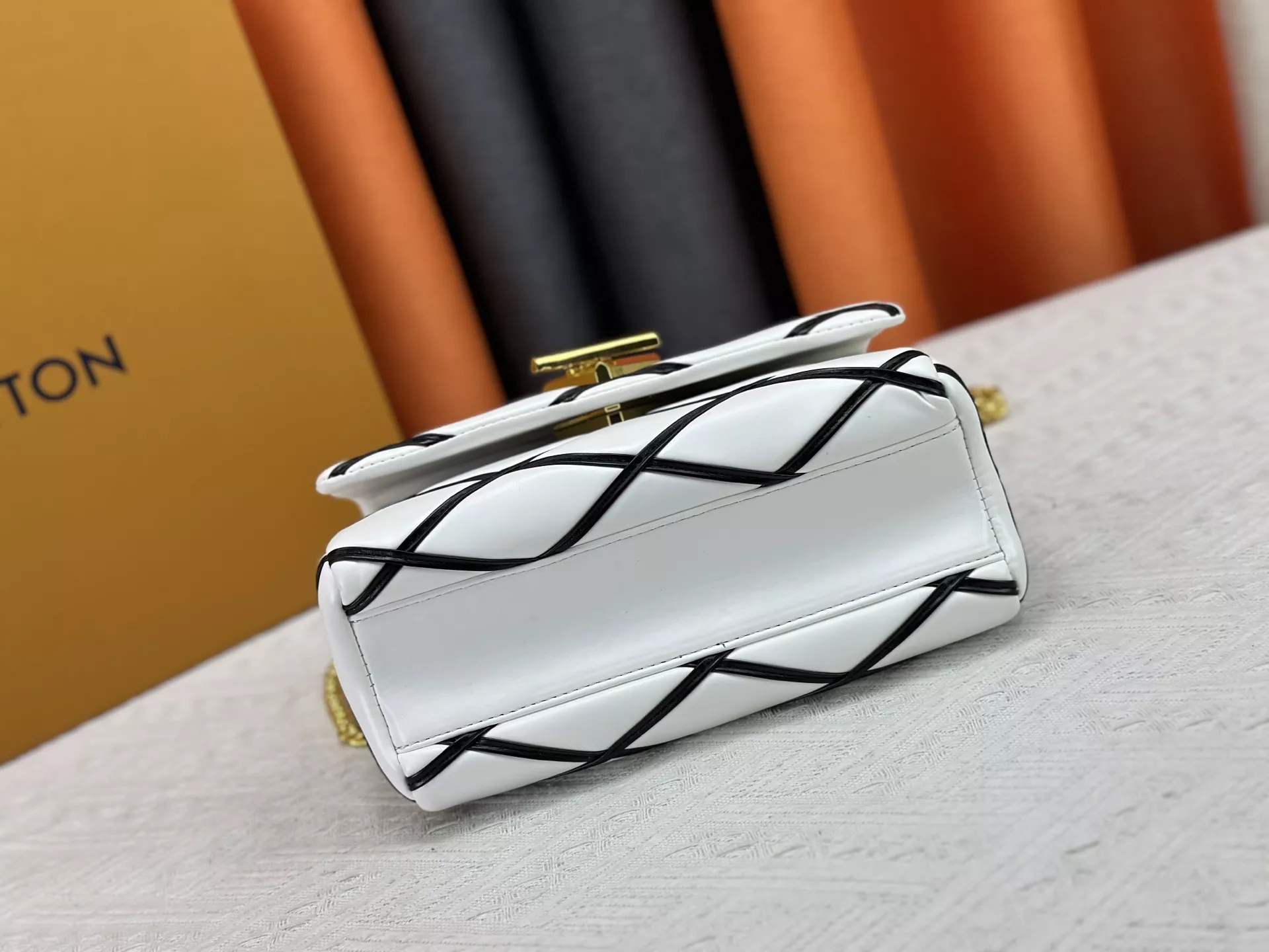 Modern 4460 Louis Vuitton AAA Quality Messenger Bags For Women - Image 5