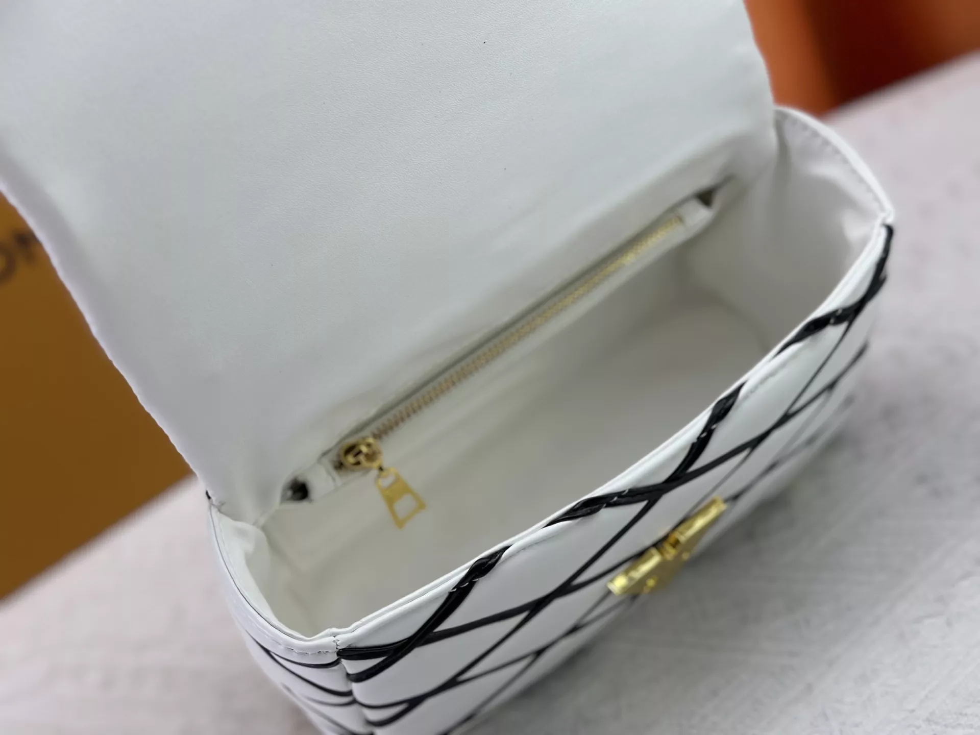 Modern 4460 Louis Vuitton AAA Quality Messenger Bags For Women - Image 8