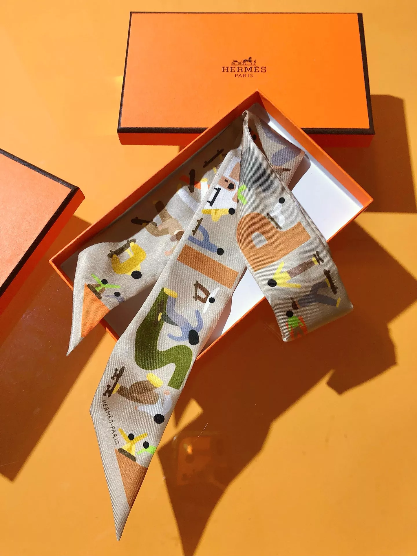 Modern 4706 Hermes Silk Scarf