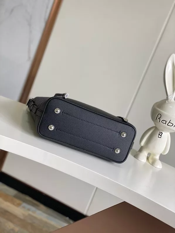 Modern 8823 Louis Vuitton AAA Quality Shoulder Bags - Image 4