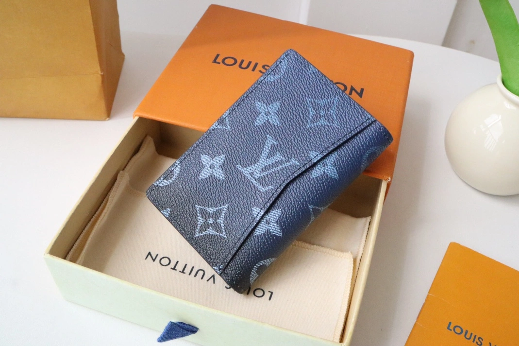 ModernLook 7104 Louis Vuitton LV Card Case