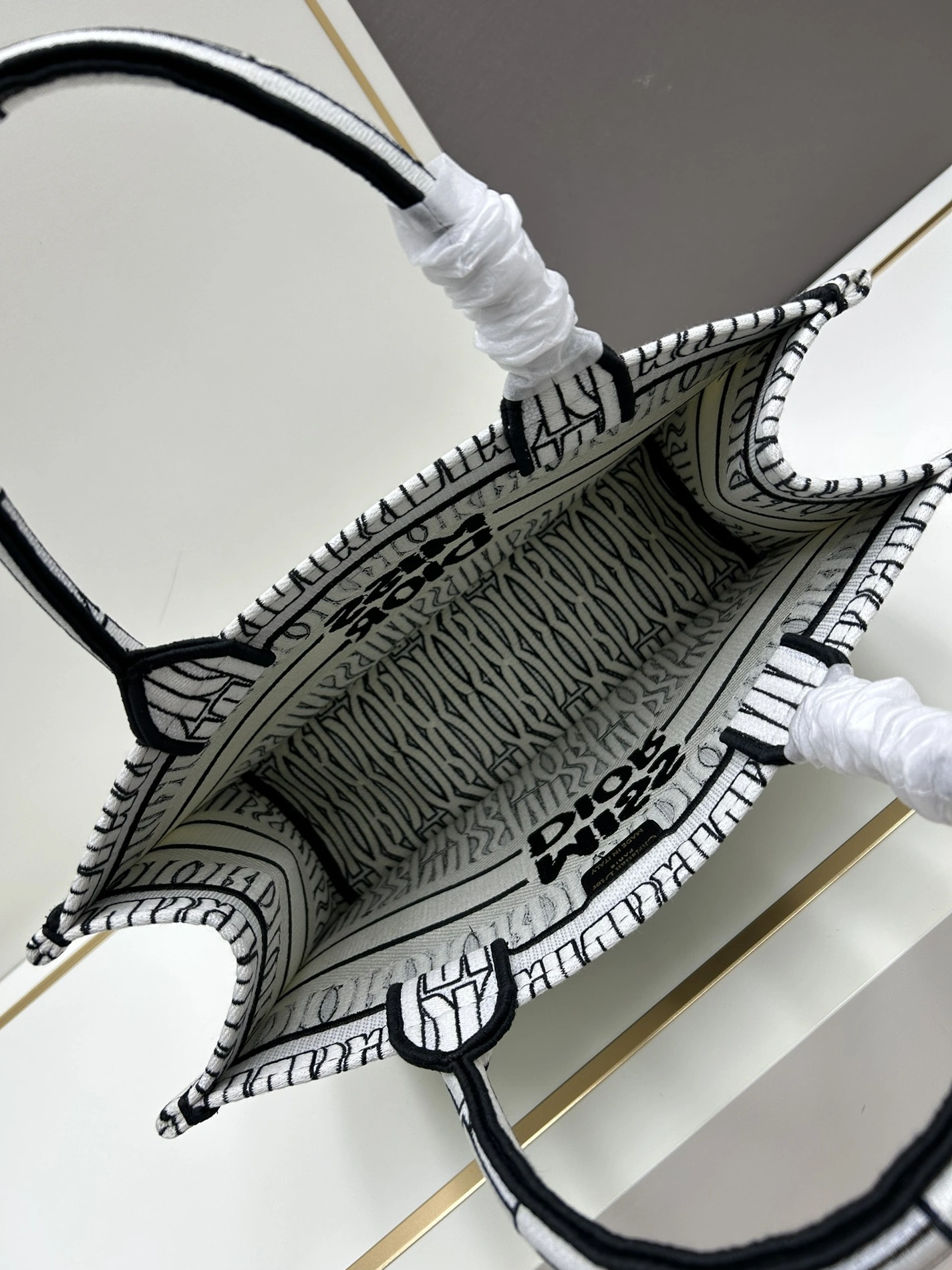 ModernLook 8048 Christian Dior AAA Quality Tote-Handbags For Women - Image 7